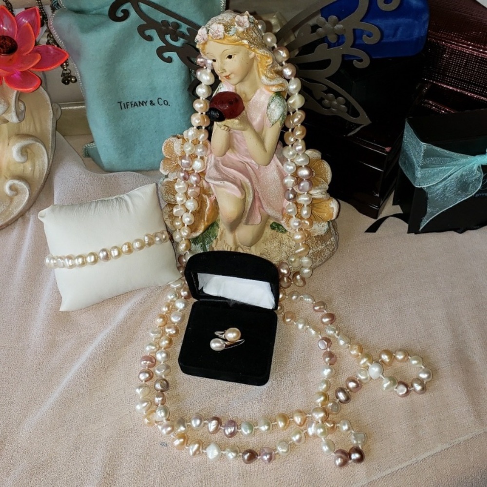 Freshwater pearl necklace,  ring and bracelet!